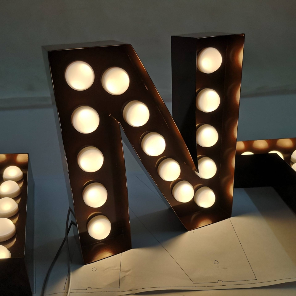 Cartas de marquesina de bombillas LED