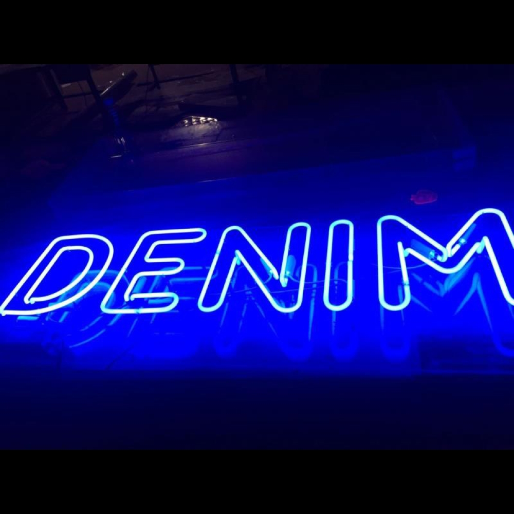 Signes de néon en verre vintage