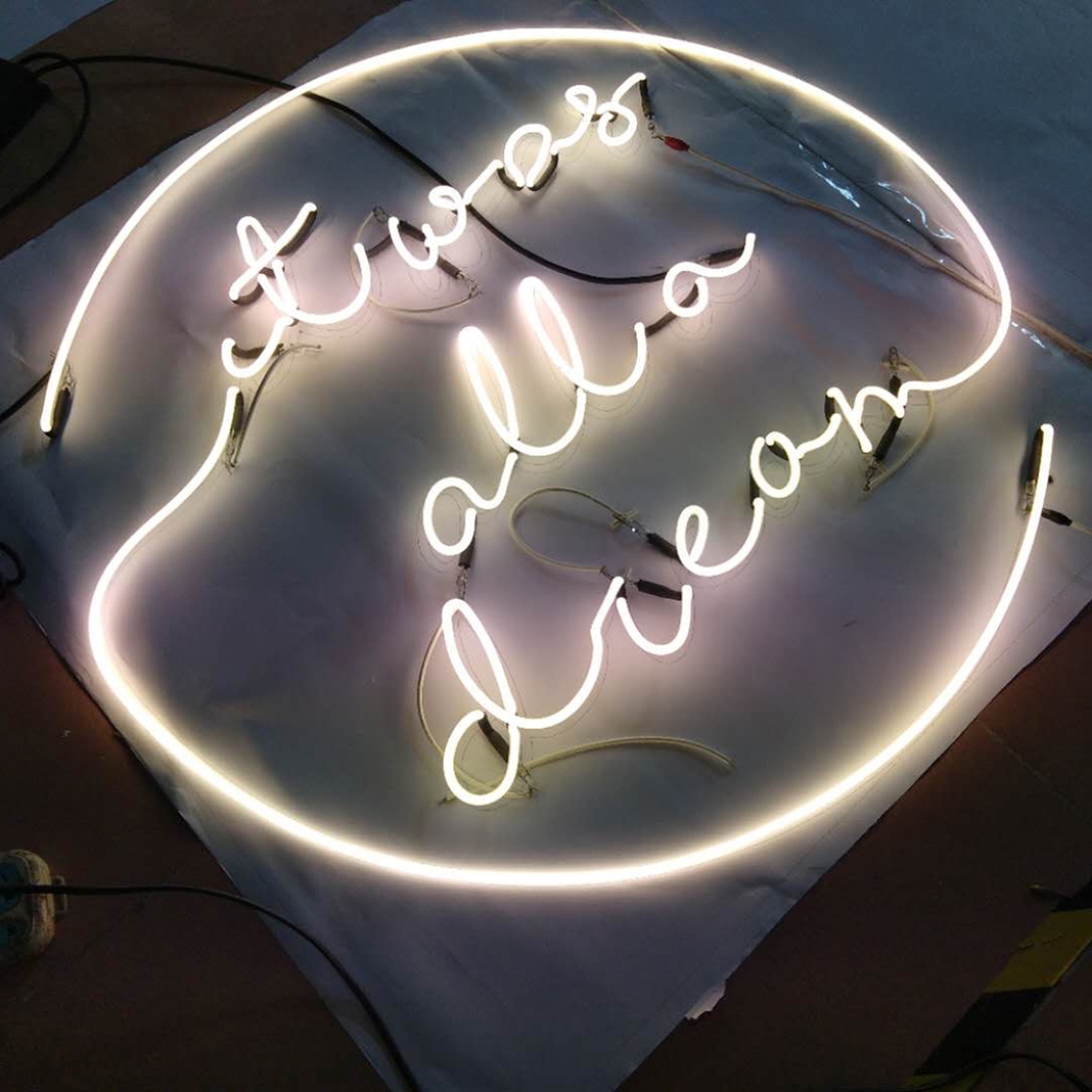 Signes de néon en verre vintage