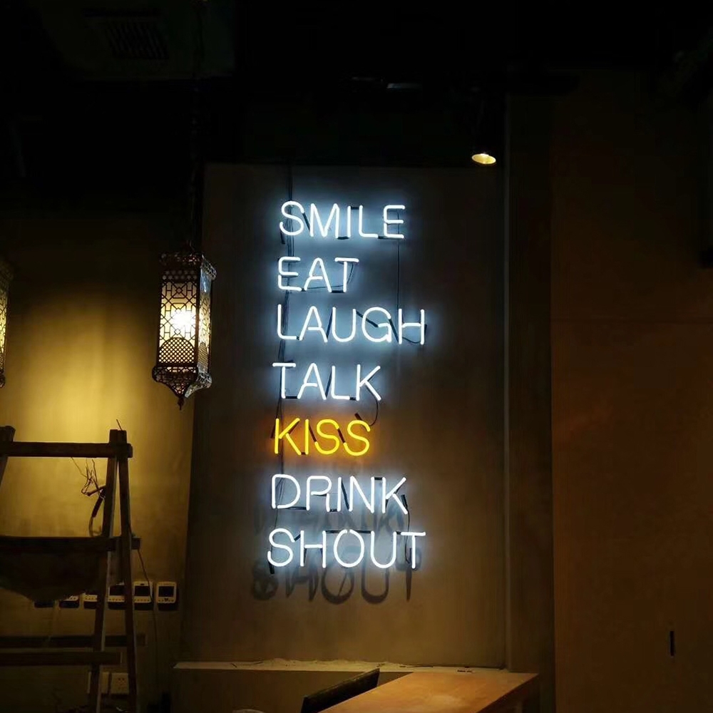 Signes de néon en verre vintage