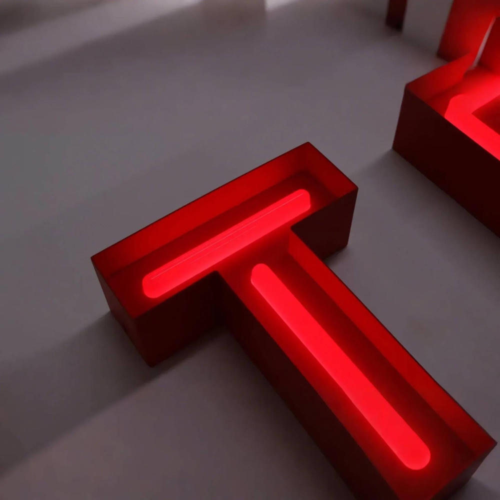 Lettere a LED in finto led in stile neon