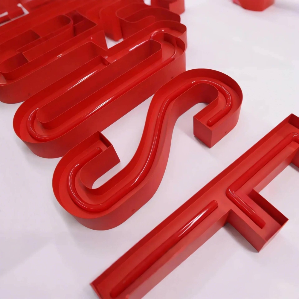 Lettere a LED in finto led in stile neon