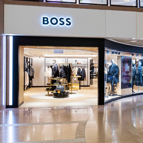 Segno retroilluminato acrilico Boss Hugo