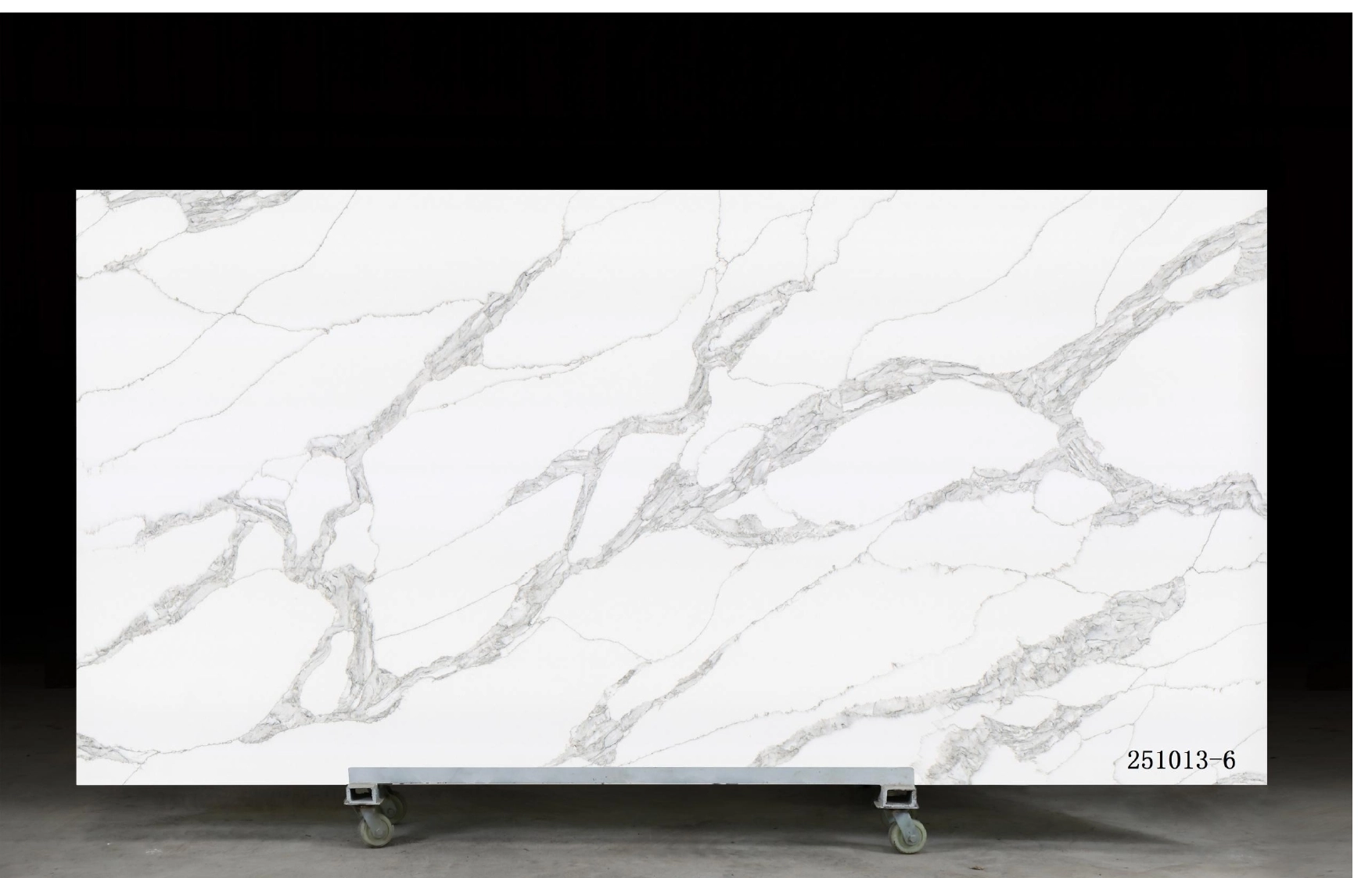 Dalle de quartz Calacatta GSX 251013-6 pour plans de travail de cuisine et plans de toilette