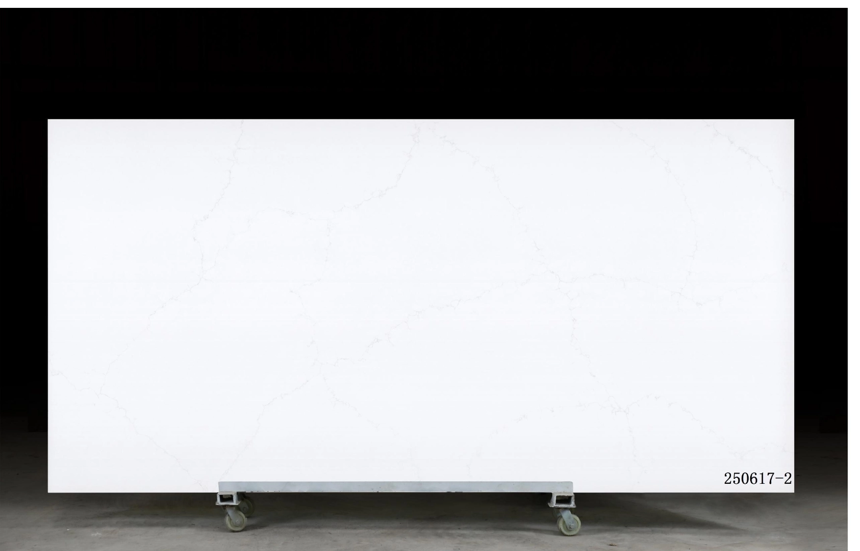 Calacatta Quartz Slab GSX 250617-2 for Kitchen Countertops & Vanity Tops