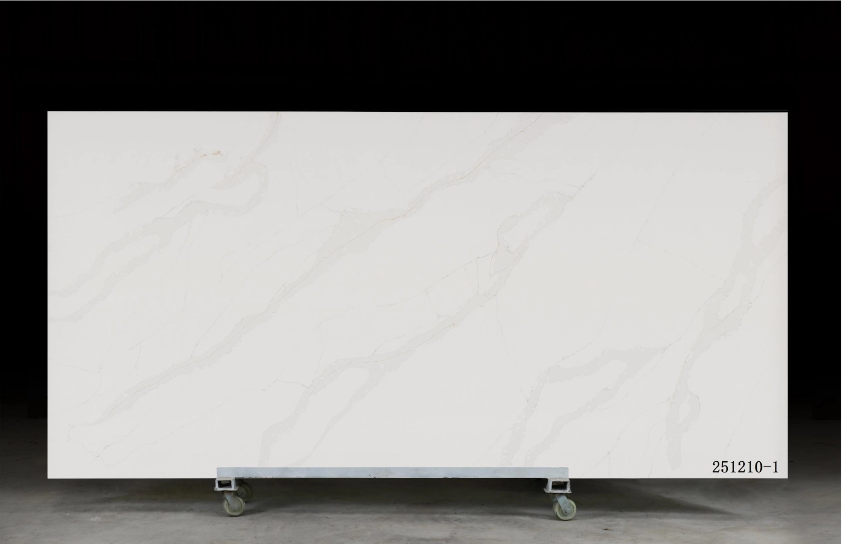 Dalle de quartz Calacatta GSX 251210-1 pour plans de travail de cuisine et plans de toilette