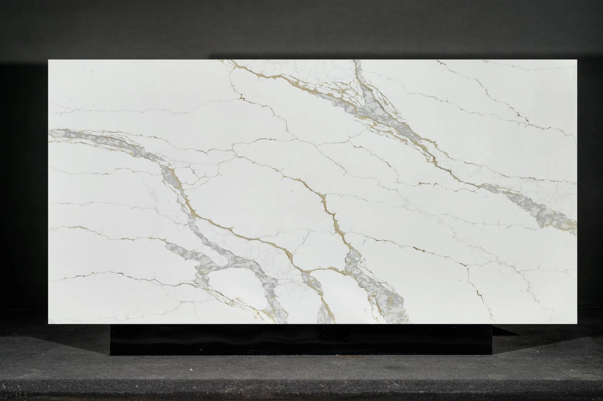 Calacatta Quartz Slab GSX FT12 for Kitchen Countertops & Vanity Tops