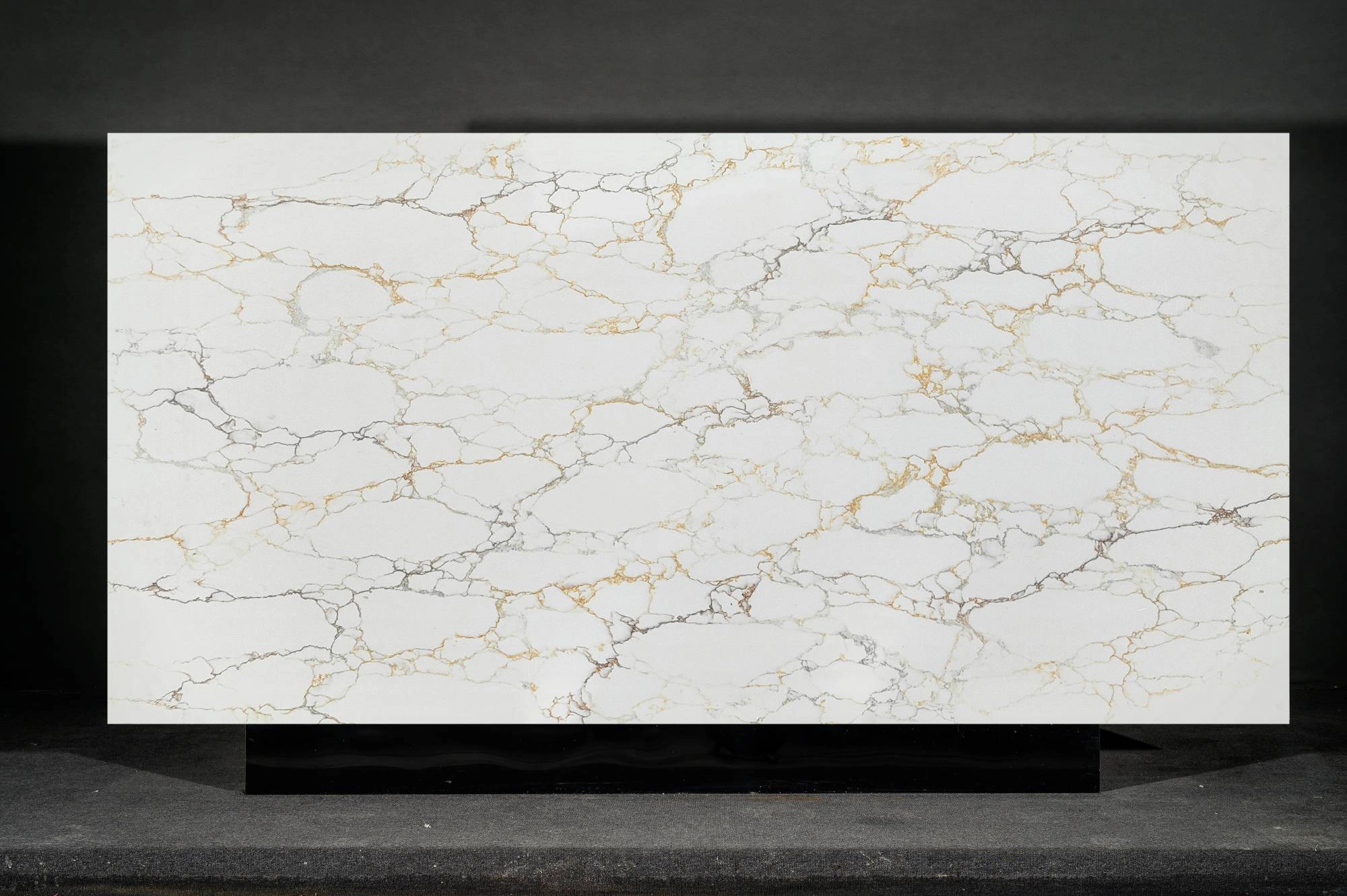 Calacatta Quartz Slab GSX FT5 for Kitchen Countertops & Vanity Tops