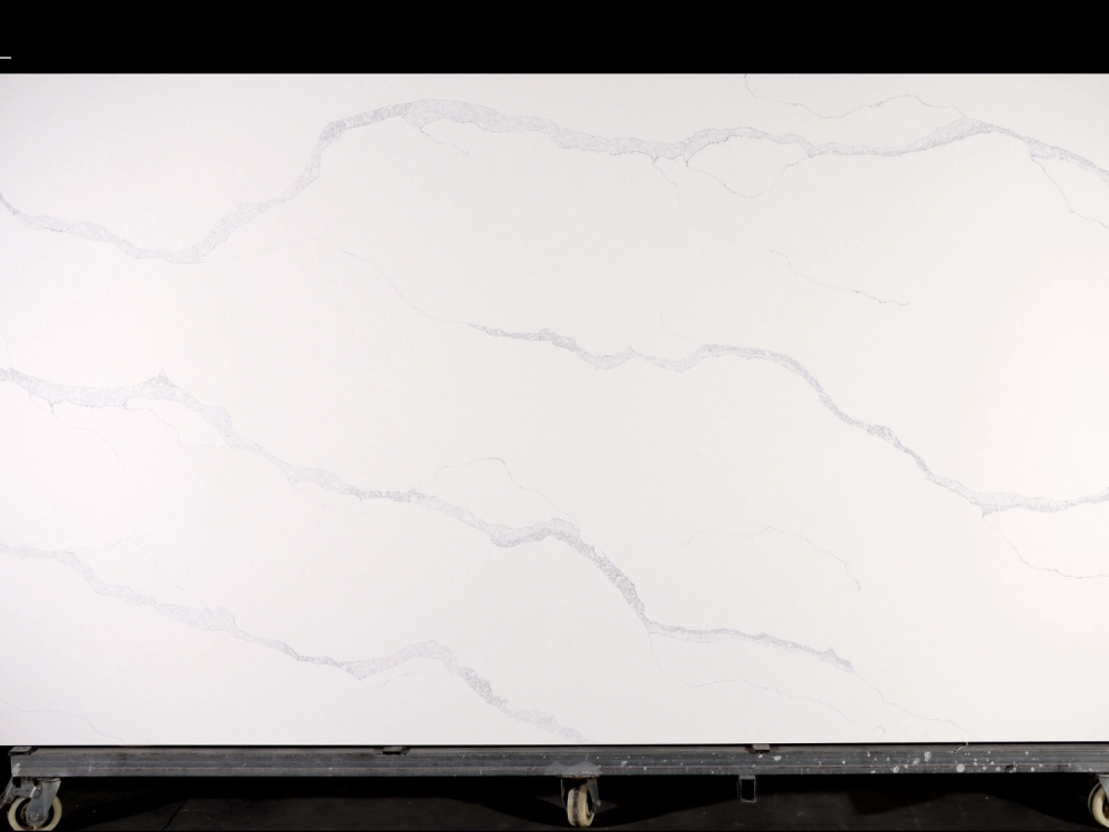 Dalle de quartz blanc Calacatta GSQ 6615 | Grand format pour plans de travail de cuisine et plans de toilette