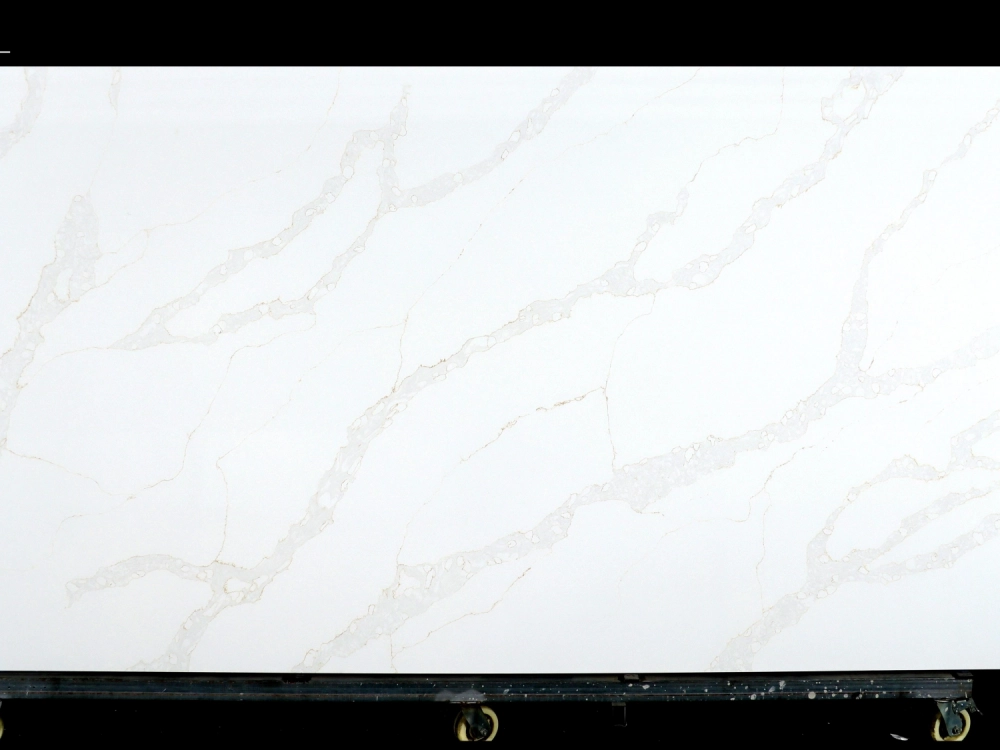 Dalle de quartz Calacatta GSQ 6661 pour plans de travail de cuisine et plans de toilette