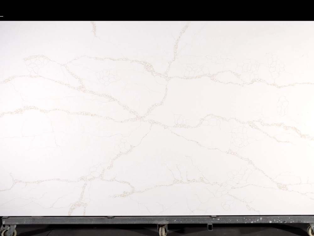 Dalle de quartz Calacatta GSQ 6749 pour plans de travail de cuisine et plans de toilette