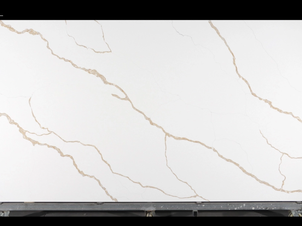 Dalle de quartz Calacatta GSQ 6756 pour plans de travail de cuisine et plans de toilette