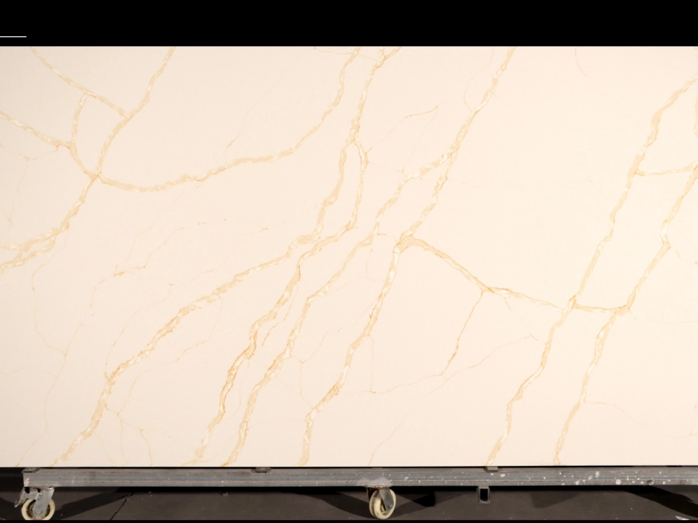 Dalle de quartz Calacatta GSQ 6760 Or pour plans de travail de cuisine et plans de toilette