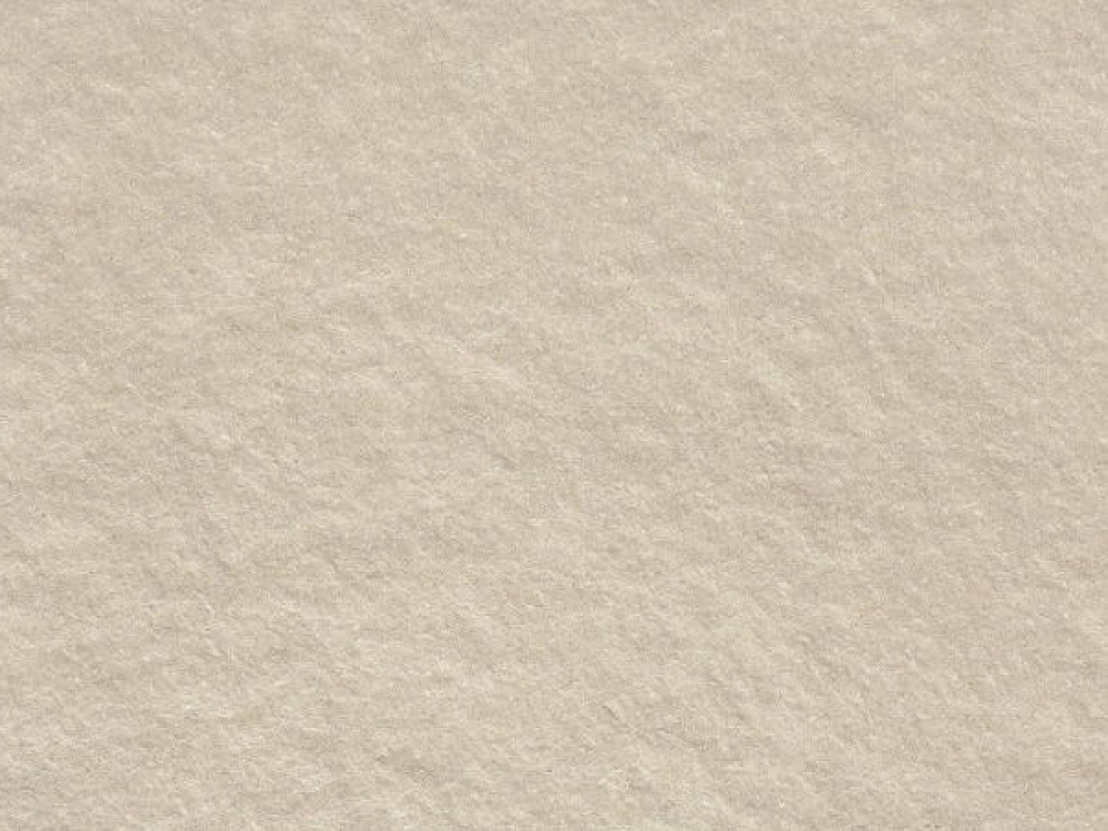 Baldosa rústica mate de piedra basáltica para fachadas exteriores y pavimentos de patios.