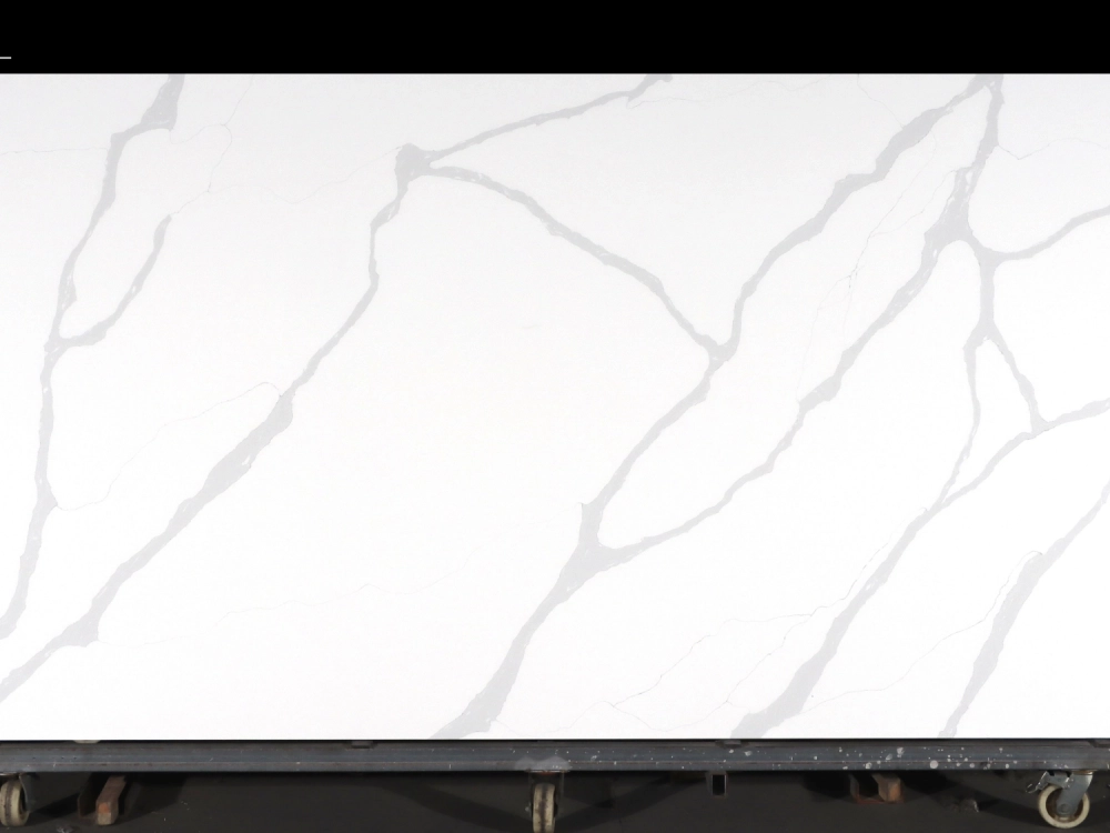 Dalle de quartz Calacatta GSQ 6922 pour plans de travail de cuisine et plans de toilette