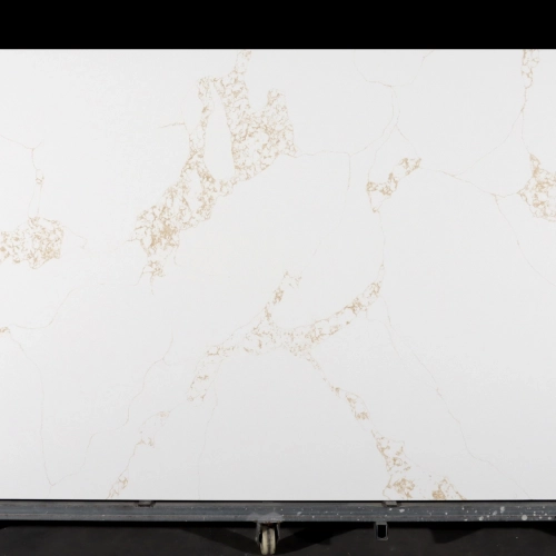 Dalle de quartz Calacatta GSQ 6639 pour plans de travail de cuisine et plans de toilette