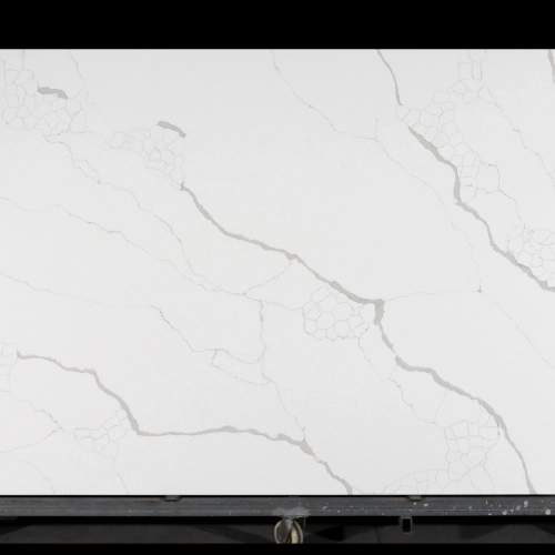 Dalle de quartz Calacatta GSQ 6693 pour plans de travail de cuisine et plans de toilette