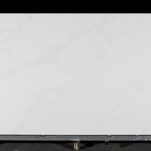 Dalle de quartz Calacatta GSQ 6722 pour plans de travail de cuisine et plans de toilette