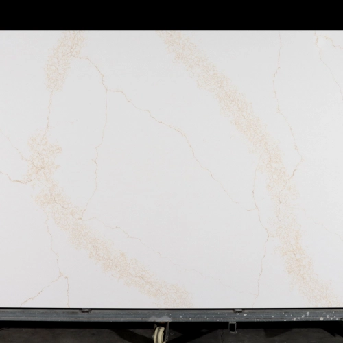 Dalle de quartz Calacatta GSQ 6724 pour plans de travail de cuisine et plans de toilette