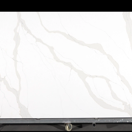 Dalle de quartz Calacatta GSQ 6746 pour plans de travail de cuisine et plans de toilette