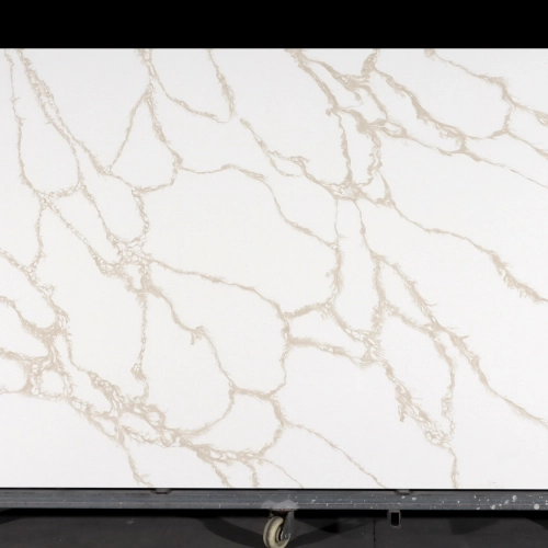 Dalle de quartz Calacatta GSQ 6761 pour plans de travail de cuisine et plans de toilette