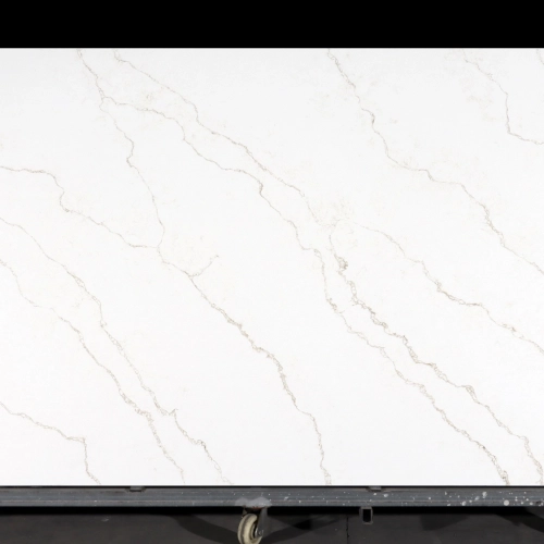 Dalle de quartz Calacatta GSQ 6768 pour plans de travail de cuisine et plans de toilette