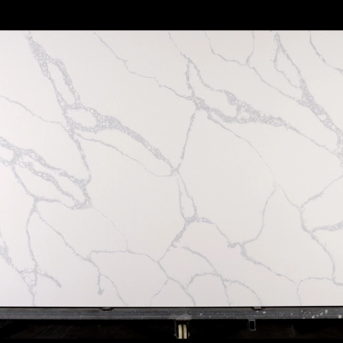 Dalle de quartz Calacatta GSQ 6790 pour plans de travail de cuisine et plans de toilette