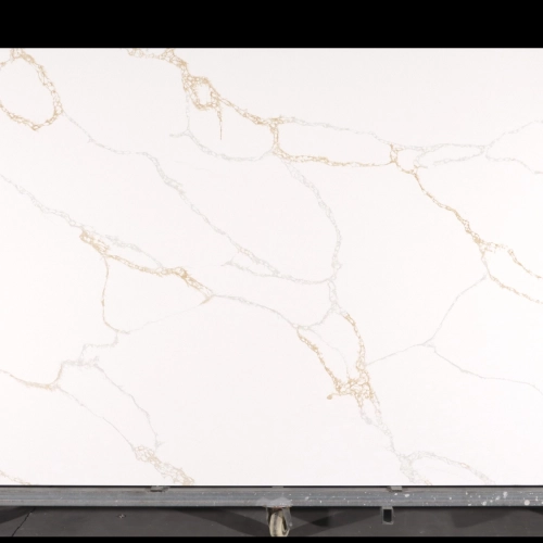 Dalle de quartz Calacatta GSQ 6836 pour plans de travail de cuisine et plans de toilette