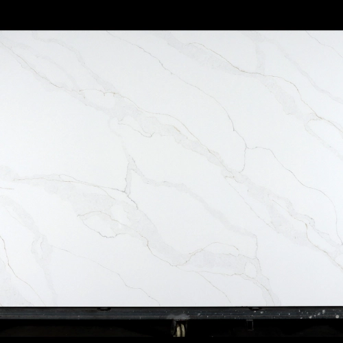 Dalle de quartz Calacatta GSQ 6840 pour plans de travail de cuisine et plans de toilette