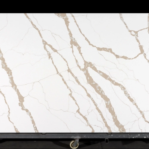 Dalle de quartz Calacatta GSQ 6887 pour plans de travail de cuisine et plans de toilette