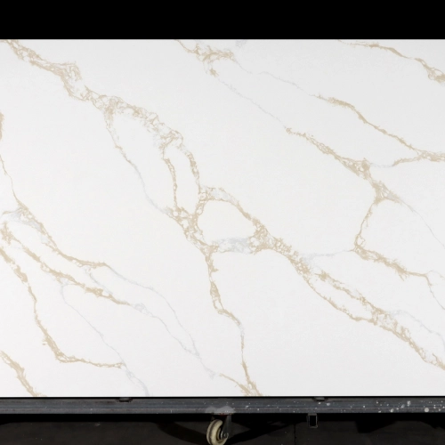 Dalle de quartz Calacatta GSQ 6892 pour plans de travail de cuisine et plans de toilette