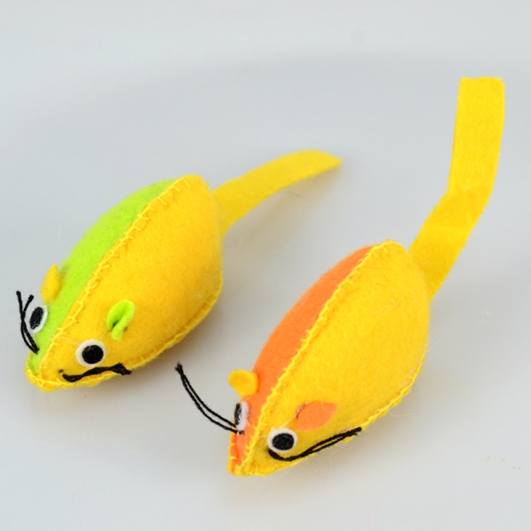 Hot selling pet toy plastic fuzzy cat toys