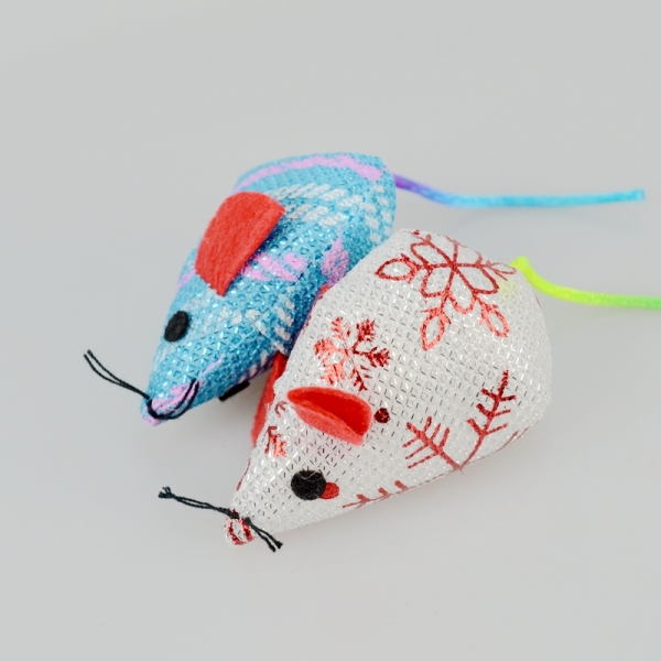 Hot selling pet toy plastic fuzzy cat toys