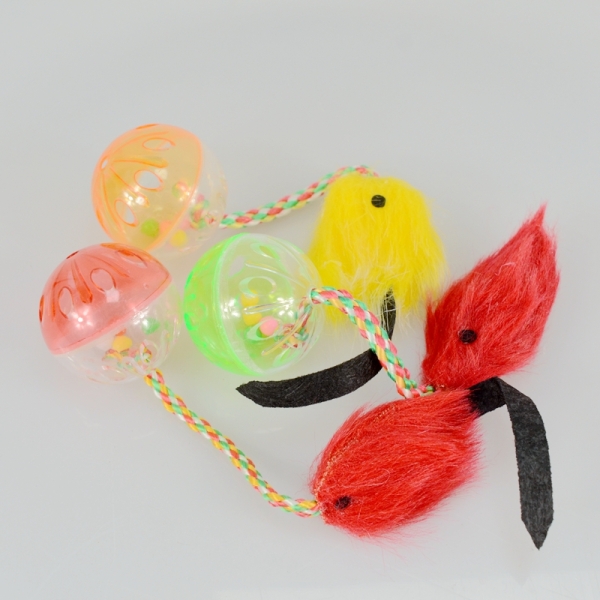 كرة زغبية لألعاب القطط البلاستيكية للحيوانات الأليفة